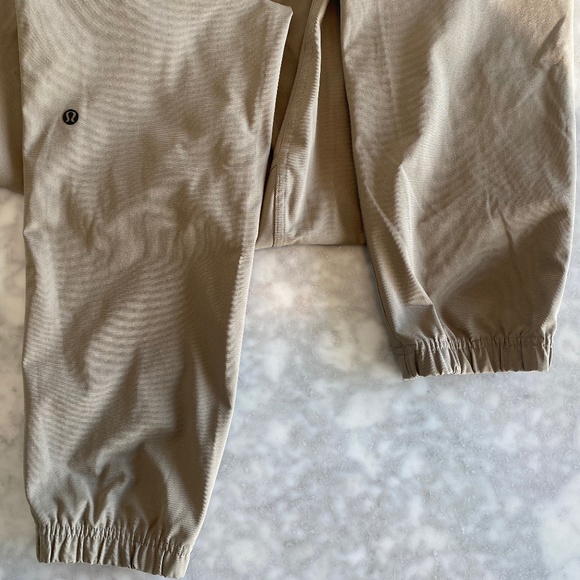lululemon men's pant - Picture 5 of 5